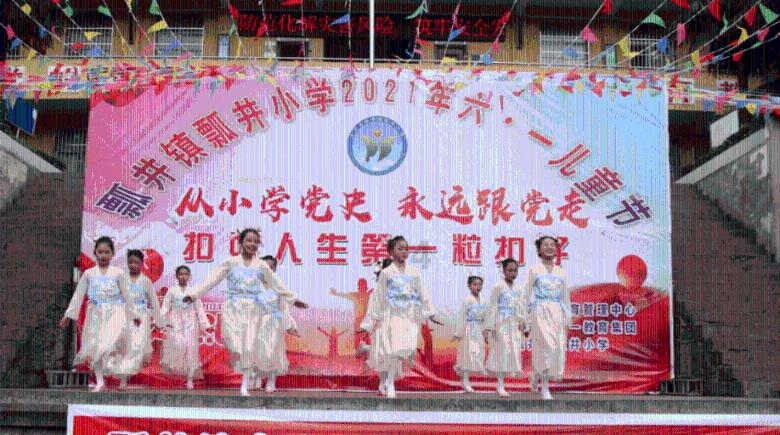 时御寒赶到酒吧时，温念已经安静地睡在了沙发上。温念在线阅读